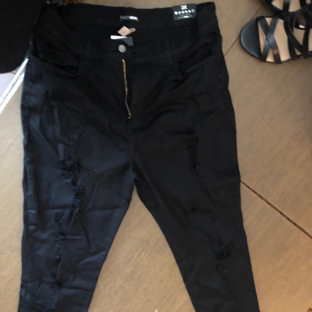 Black ripped jeans. Size 3X